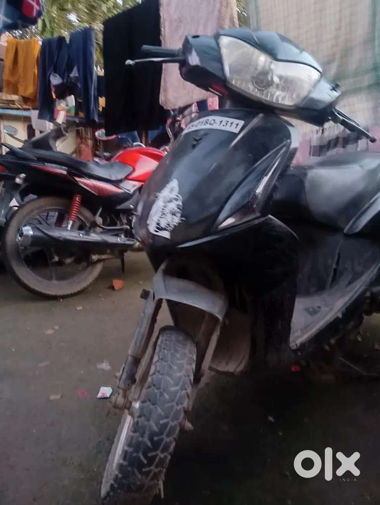 Pleasure scooty nice condition 2015 model urgent sale