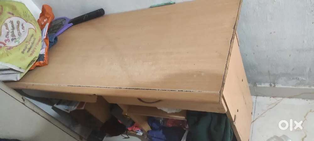 Computer table