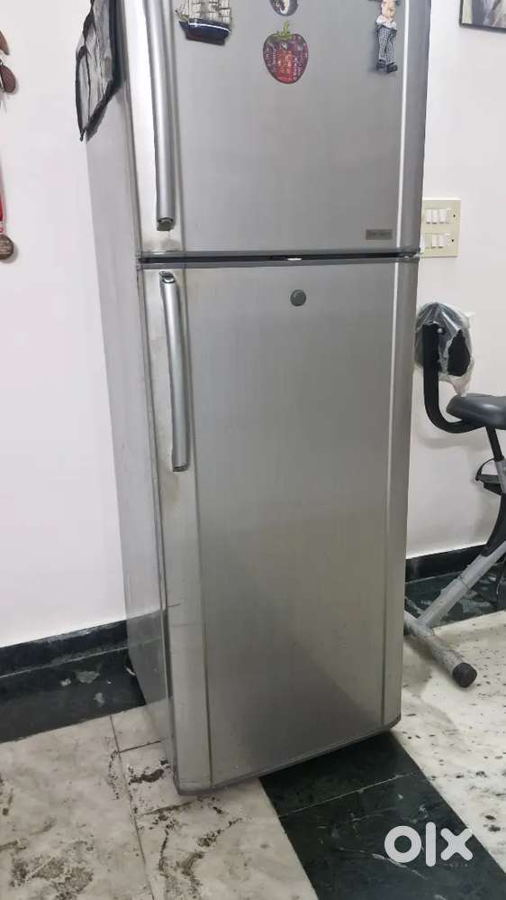 Samsung fridge 210 litter fully working condition.