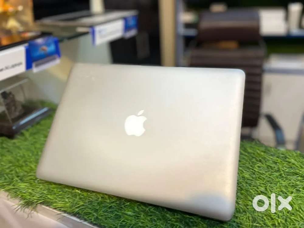 MACBOOK PRO A1278 
2011 CORE I5 8GB RAM 128GB SSD
WITH ADAPTOR CABLE