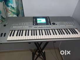Yamaha PSR S710 keyboard-musical instrument, pendrive Karaoke support