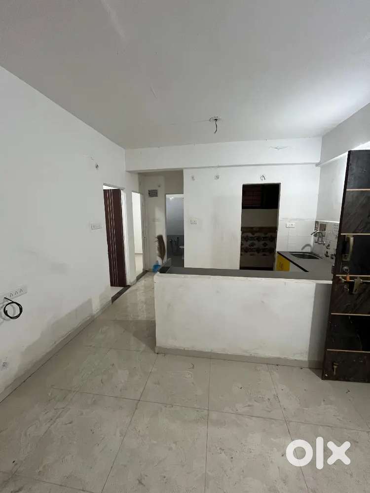 2BHK 780 sqft East Facing Balcony, Lift , Parking, CCTV