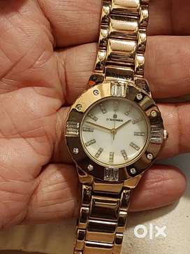 DESIGNER WOMAN'S QUARTZ WATCH