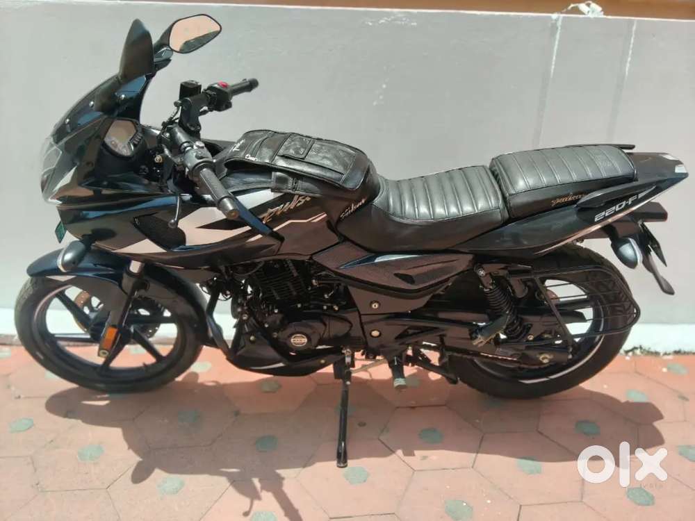 pulsar 220 BS6