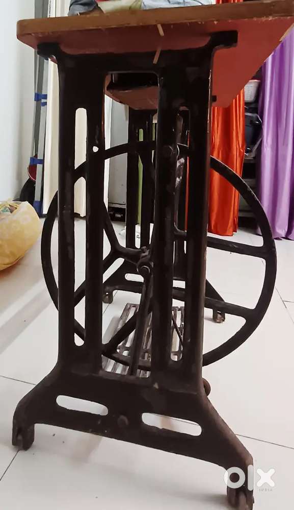 Sturdy Sewing Machine Stand – Good condition