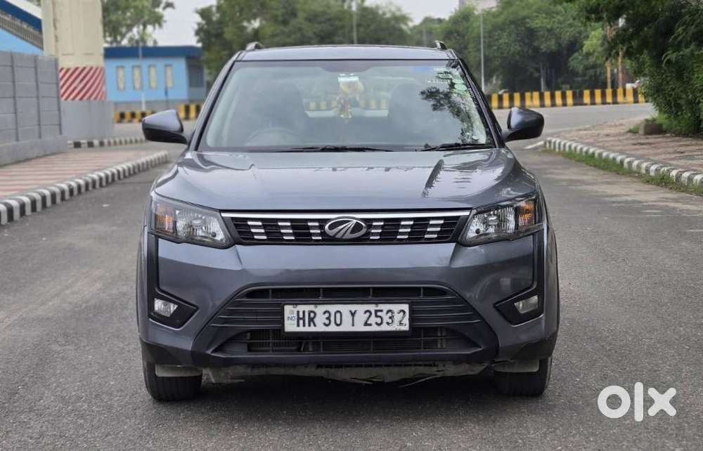 Mahindra XUV300 W6, 2022, Petrol