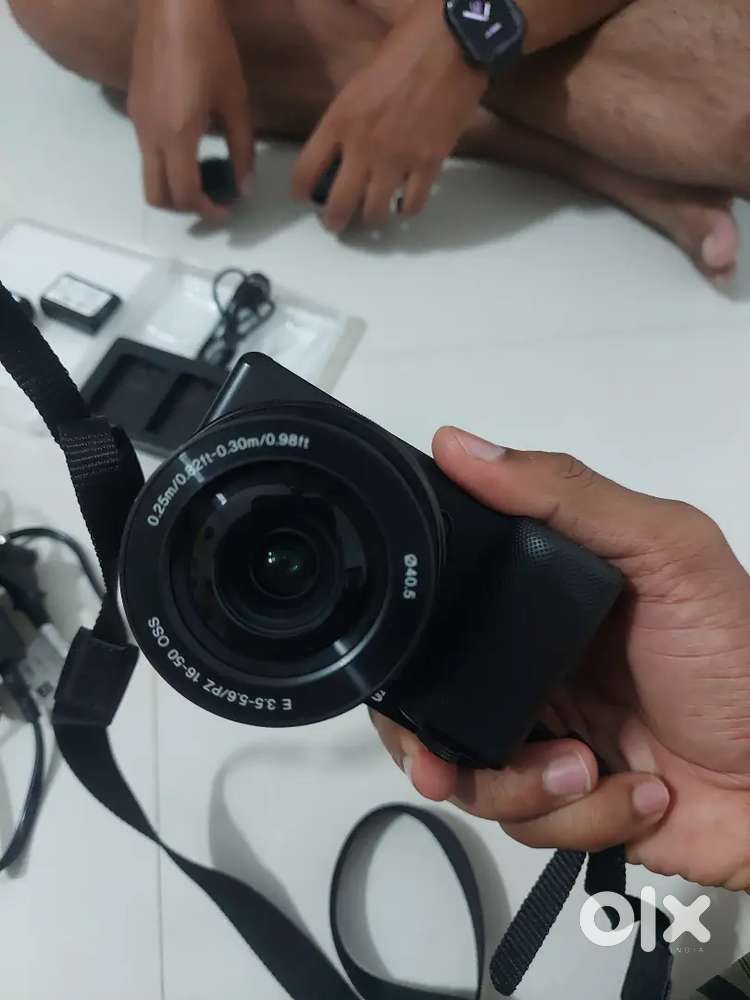 Sony ZV-E10 Mirrorless Camera 16–50mm lense Extra Batteries, Charger