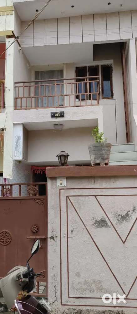1 bhk tenament for rent. Only for small family and couples.