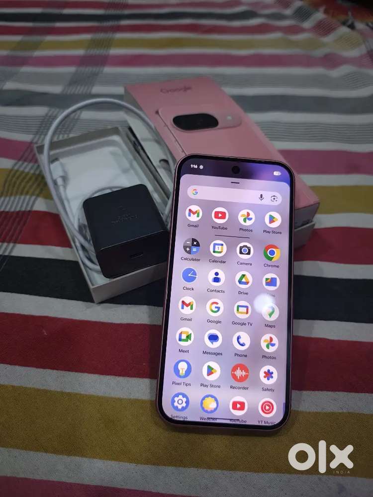 Google Pixel 9 12/256 8 din huaa hai Thoda sa back panel tuta hai