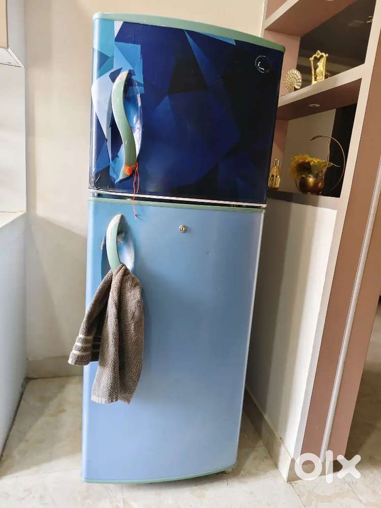 Double door LG fridge for sell.