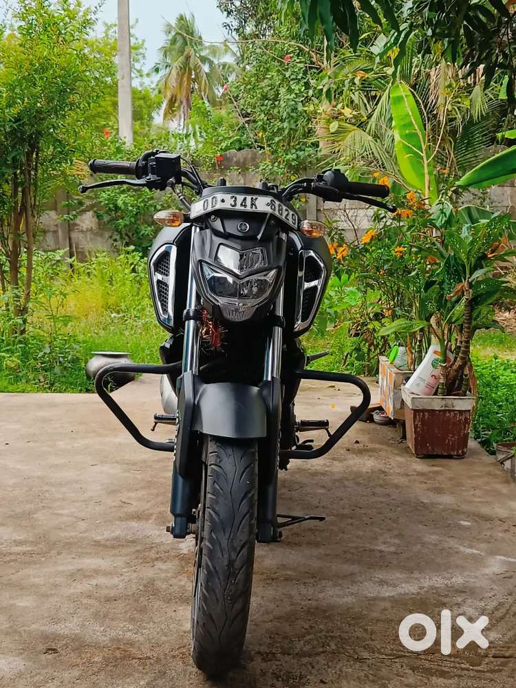 2019 bs4 yamha fzs less drive bike new and next to brand mew