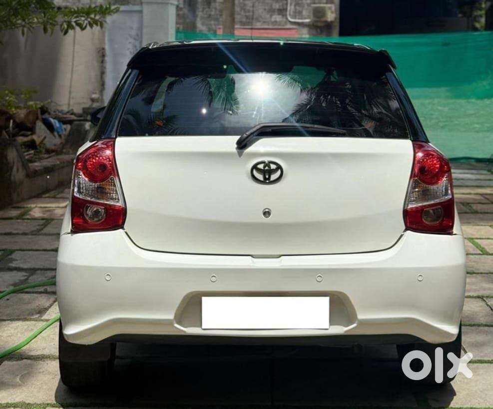 Toyota Etios Liva V Dual Tone, 2018, Petrol