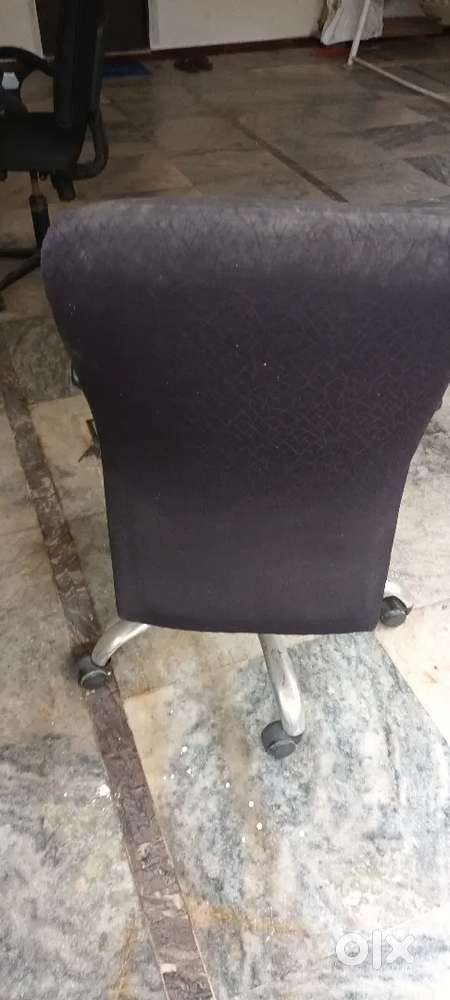 10 Revolving Chair