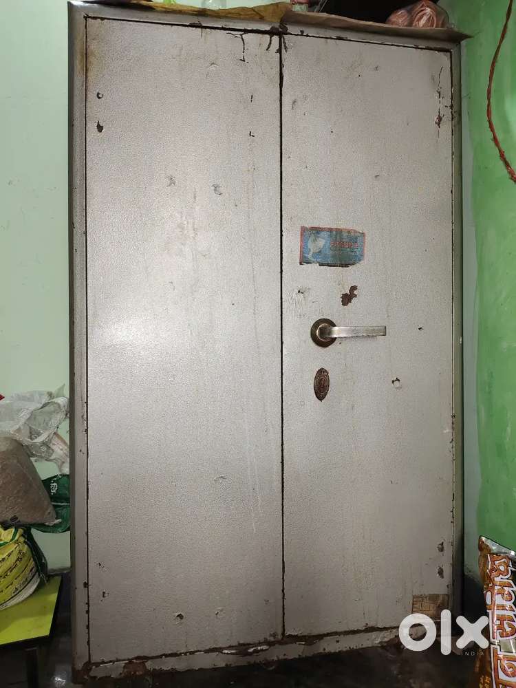 Almirah 4 foot height