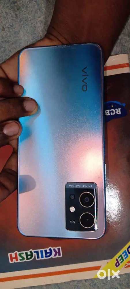 Vivo y75 5G mobile Ram 8 128 storage it very good condition