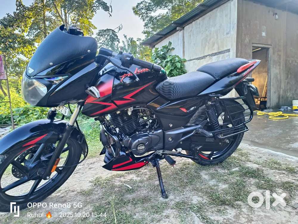 Bajaj pulsar 125 split seat with disk brake (top model)
