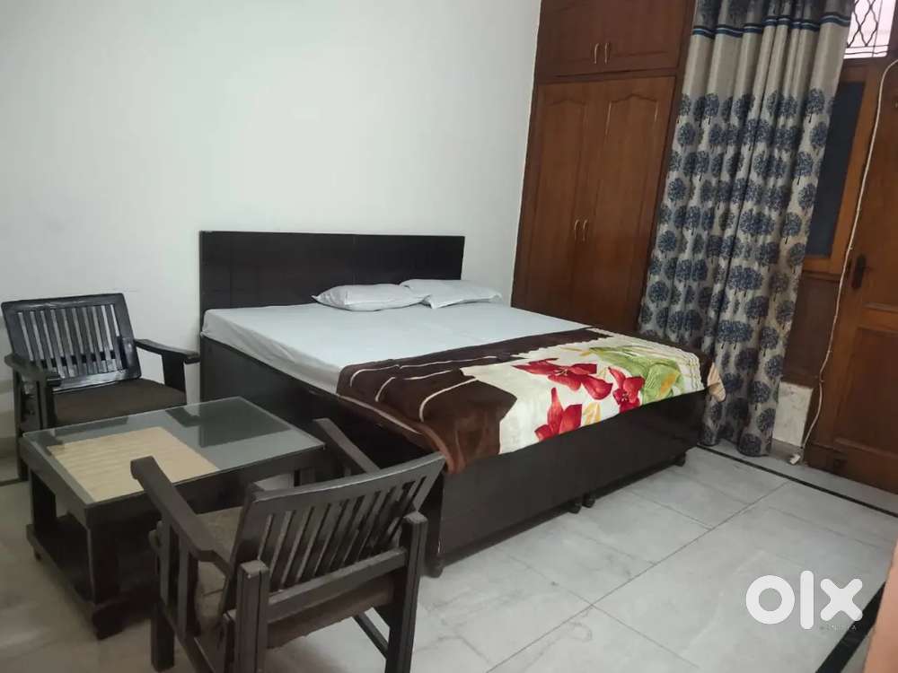 NO BROKERAGE 500+ Best Boys PGs with meals & amenities in Noida!