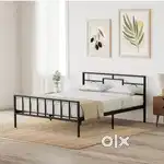 Cyrus Metal Queen Bed (Black,Glossy)
