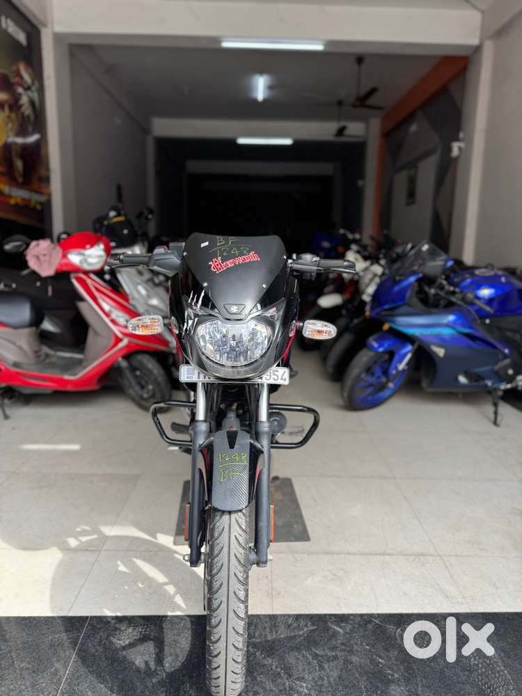 BAJAJ PULSAR 125 Red 2023 Split Seat