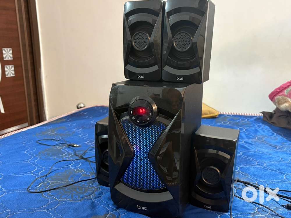 Boat Blitz 1500 Pro bluetooth 3”4 Satellites + 4” “ 1 Sw Home theatre