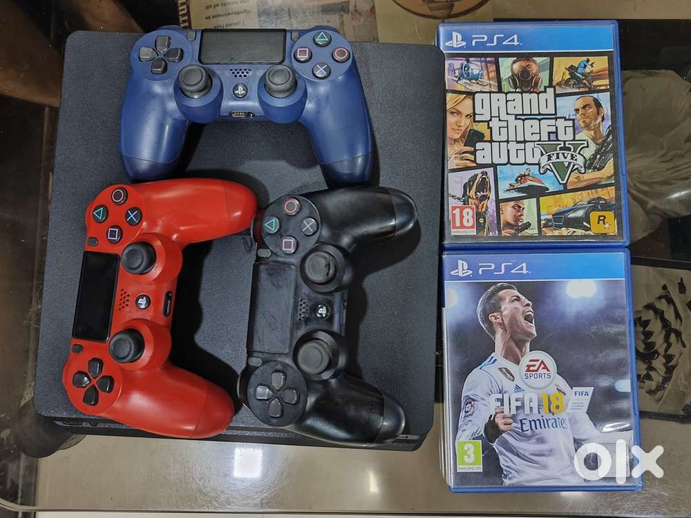 Ps4 slim 1TB with 3 Controllers