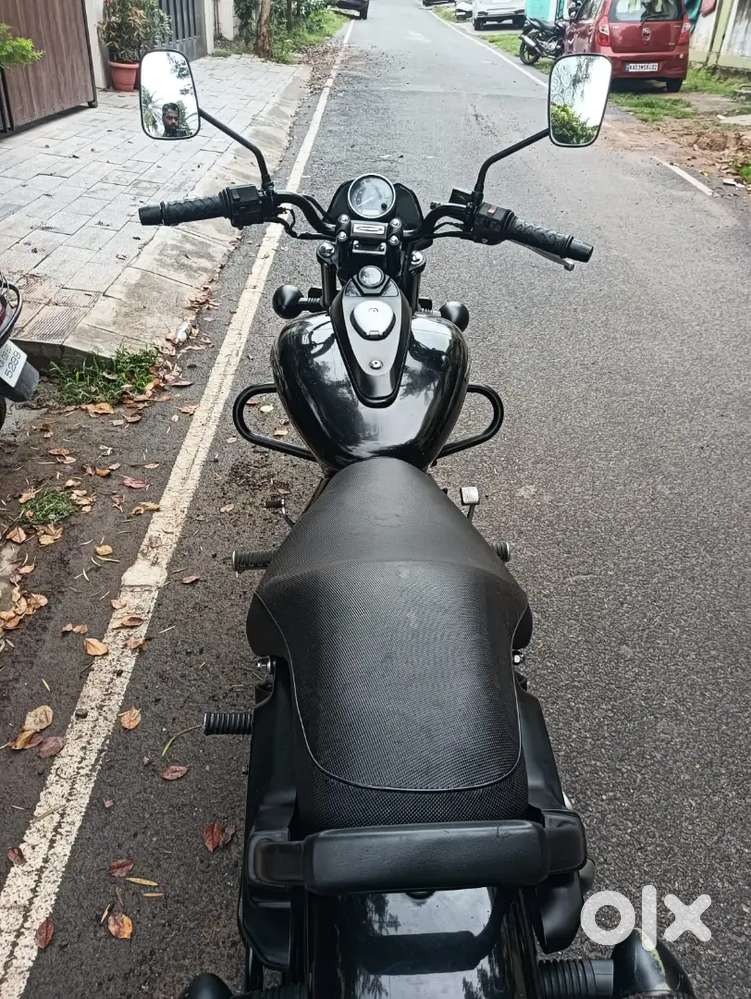 BAJAJ AVENGER 160 STREET.