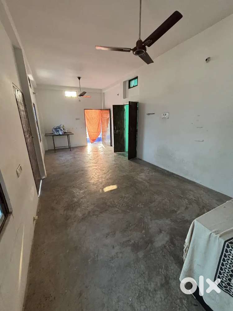 Single long room available for bachelors and family