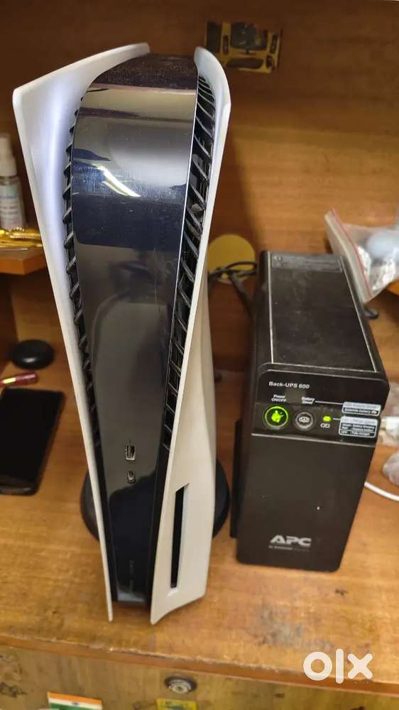 PS5 with 1 TB SSD and 7 games CD