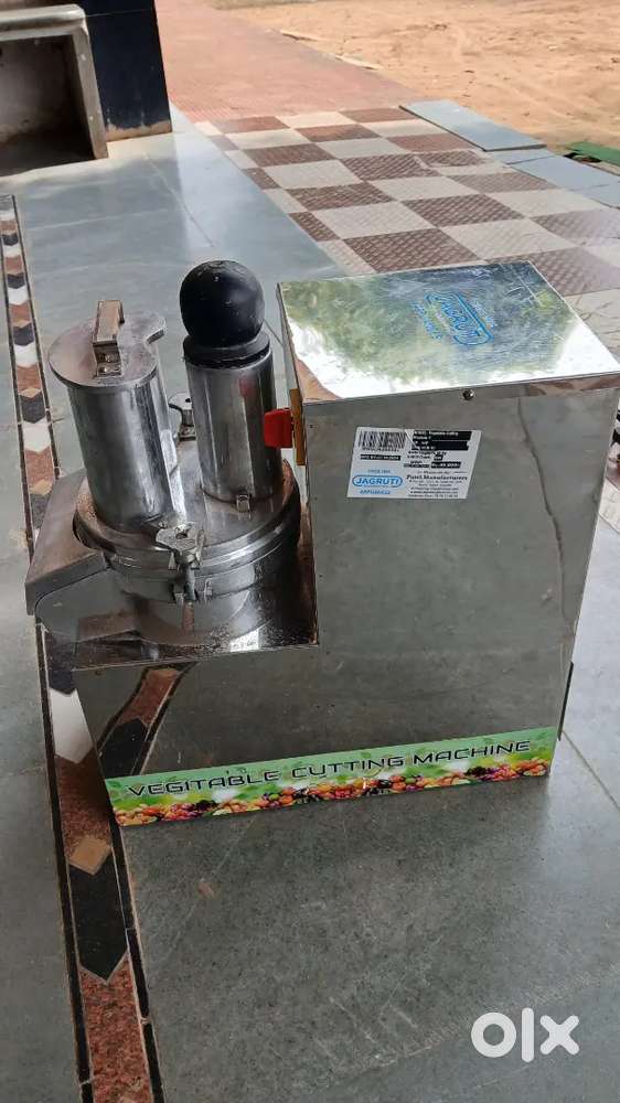 Vegetable salad  cutting machine