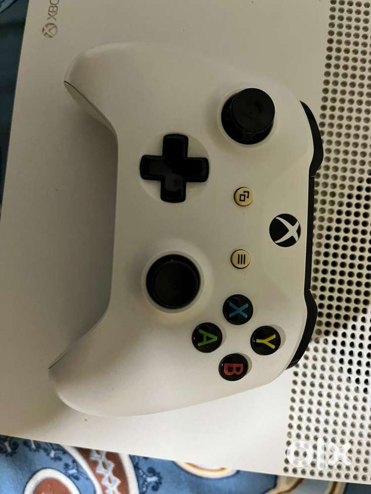 Xbox seris s white colour with games gta5 - rdr2- fifa-cricket