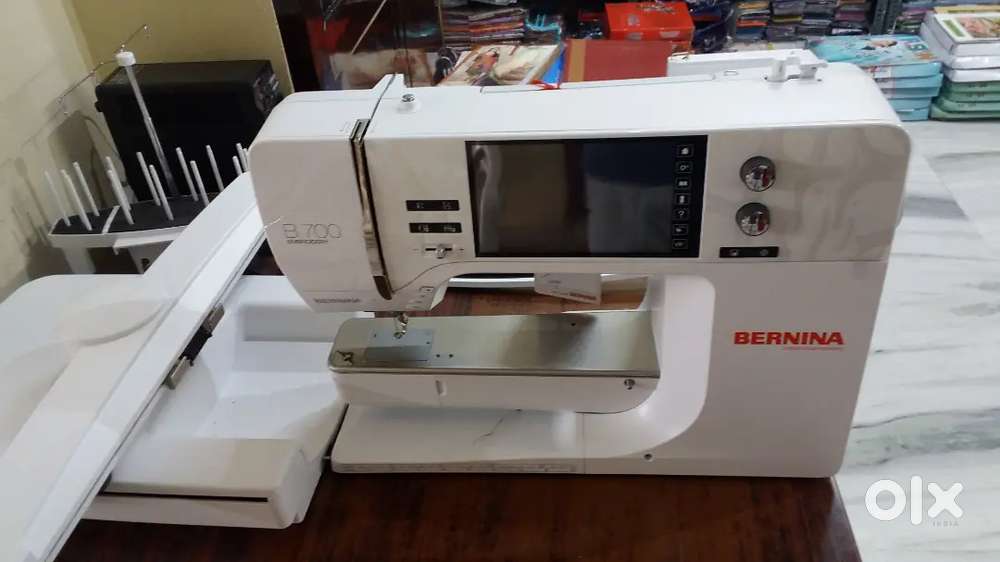 BERNINA B700 Embroidery machine