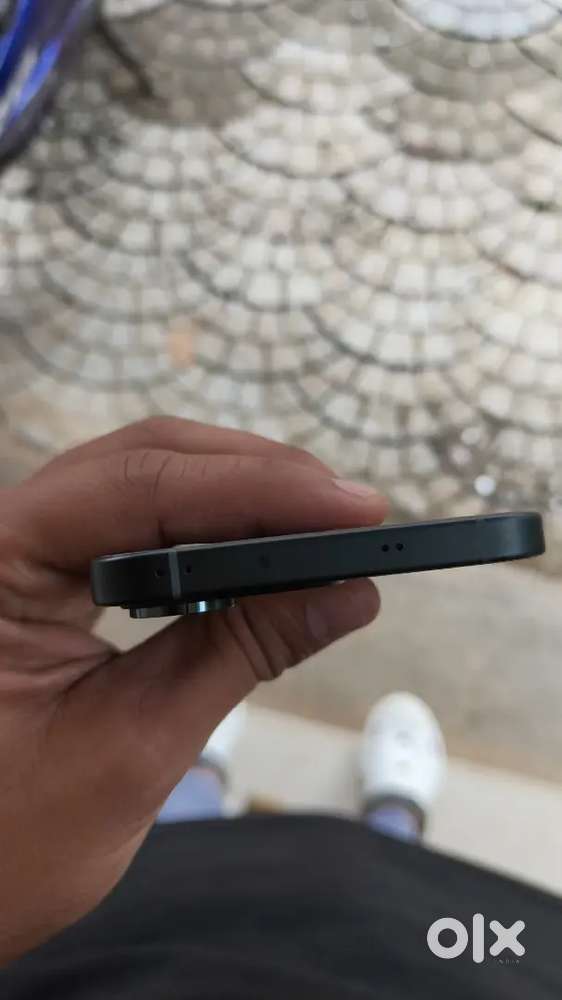Opend box anu phonil ith vere sim ittittilla