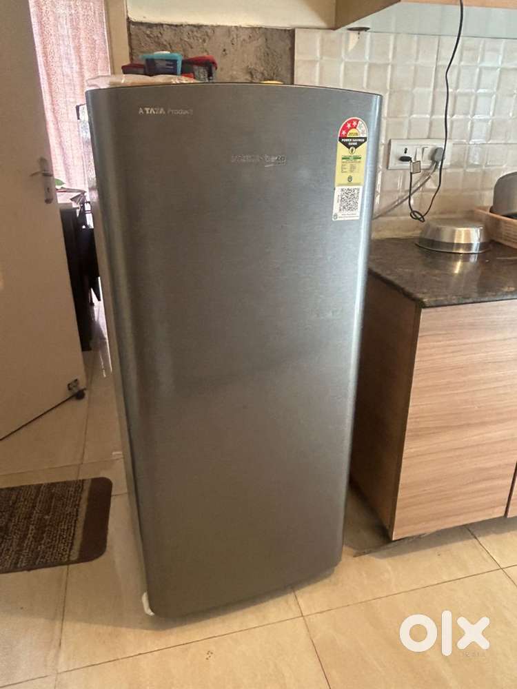 selling Tata voltas. beko 183 Litre single door fridge. 3 months old