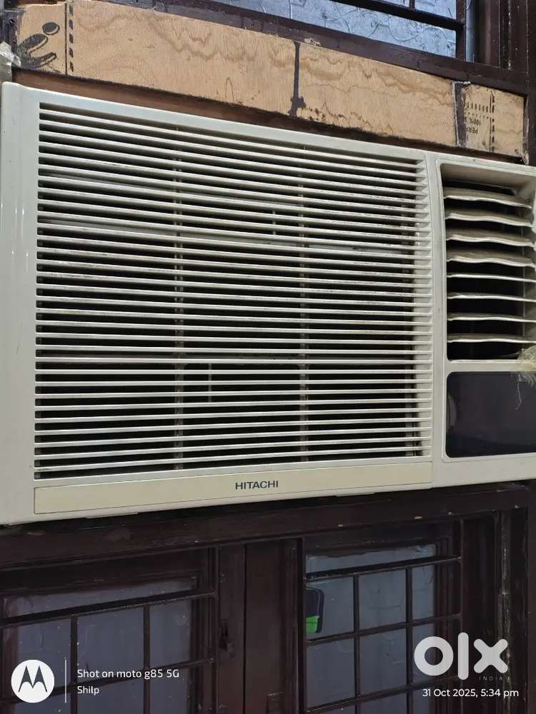 AC 1.5 ton Hitachi with steplizer