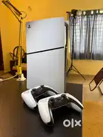 Playstation 5 slim 1 TB - 4 months old, 2 controllers