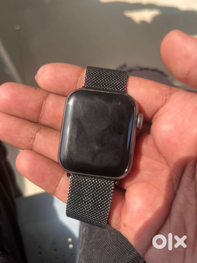 Apple watch se 1st gen 40mm 93% battery health