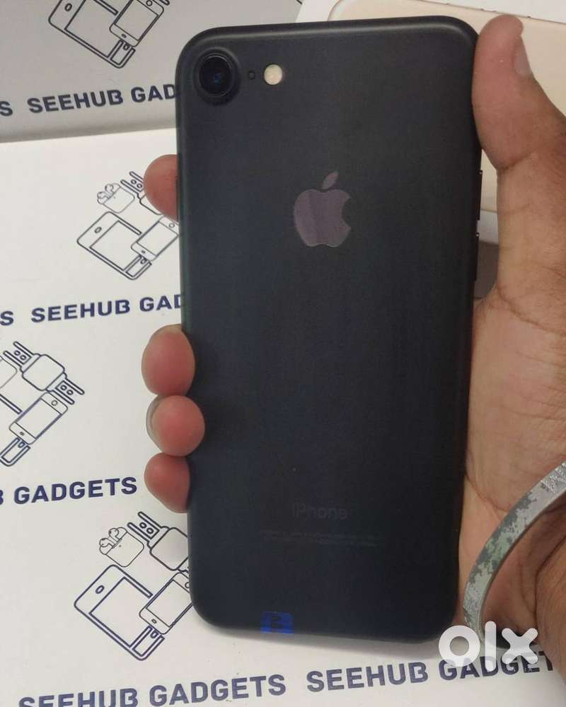 Iphone 7 128gb new with all accessories and bill with warranty adapter