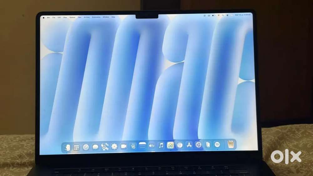 Macbook Air M2 2023 (15.3 inch) MIDNIGHT BLUE in super mint condition