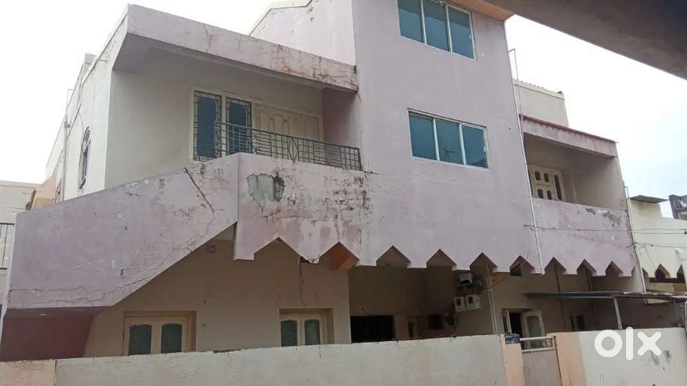 Rent:- 2 BHK, First Floor,Semi Furnished, Bunglow