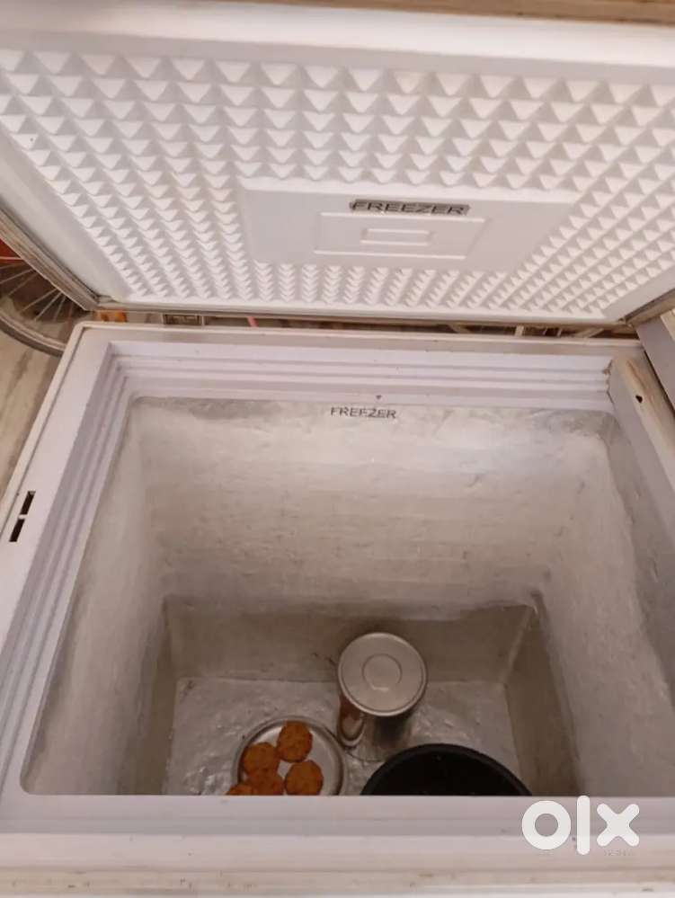 Deep freeze and sink and steel table rag cylinder drum all itam sell