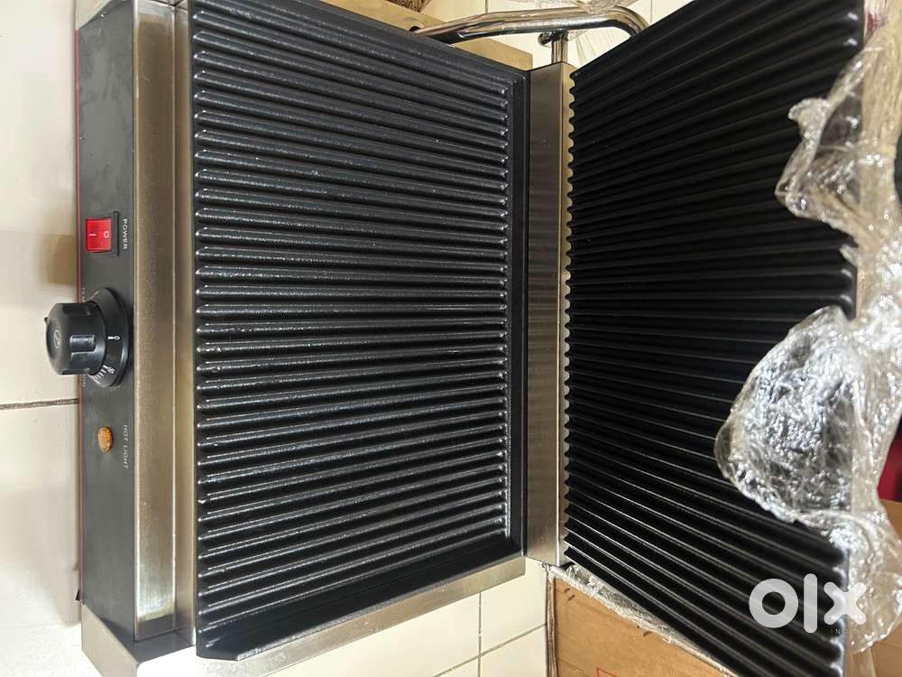 Electric Sandwich Griller with Both Grooved, 2200 Watt