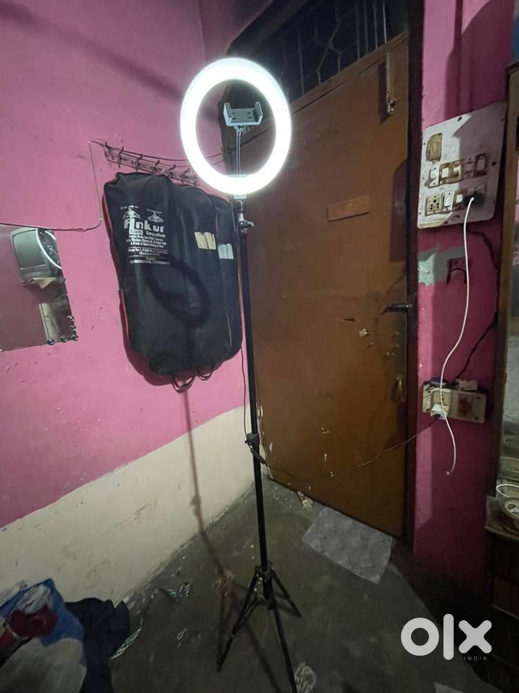 Ring light some months old.  Urgent sale  condition excellent  proper