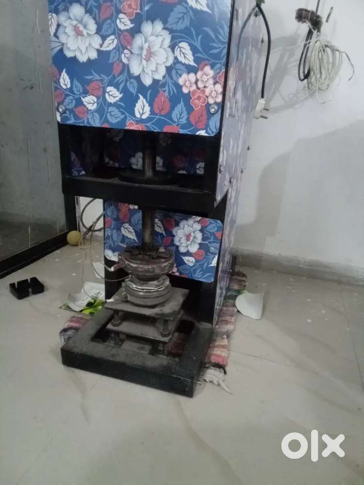 Machine for paper bowls ( free raw material with the machine )