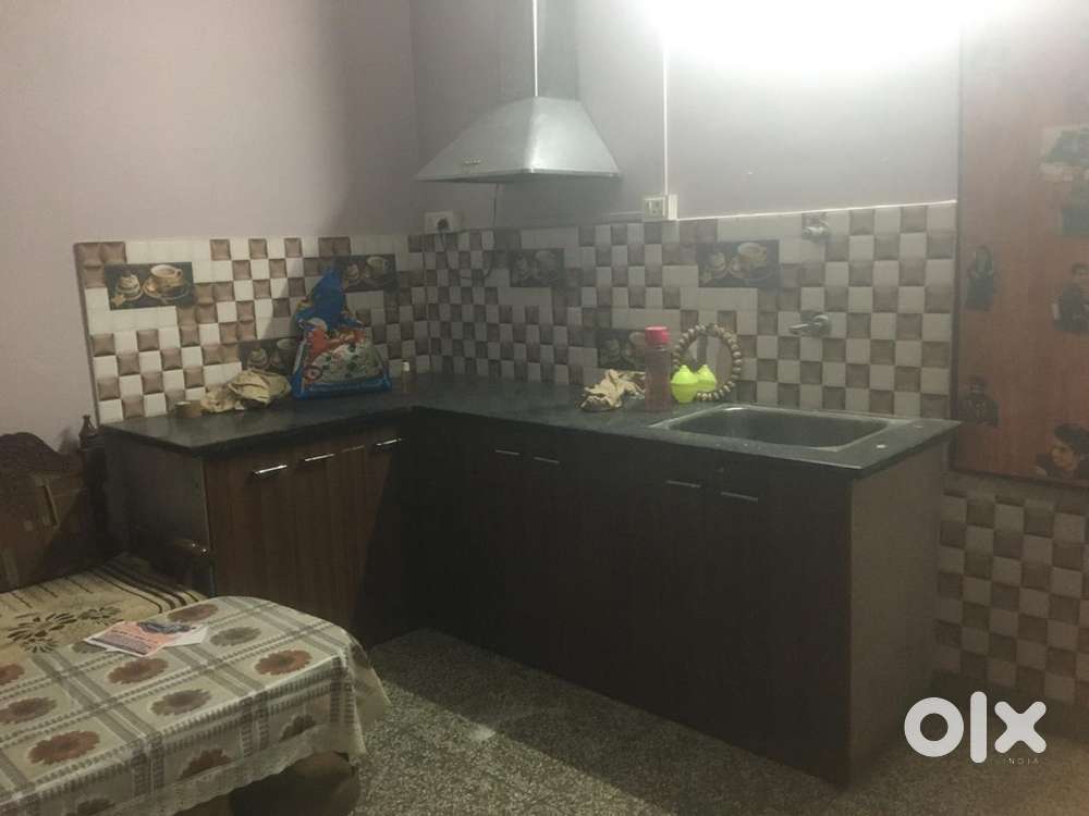 Furnished Room available for working girls and working boys