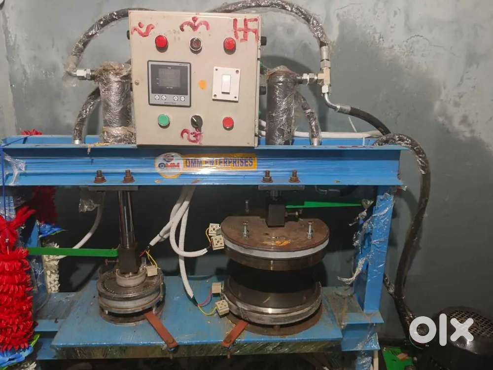 Automatic paper plate making machine. 13inches die , 8and 7inches dies