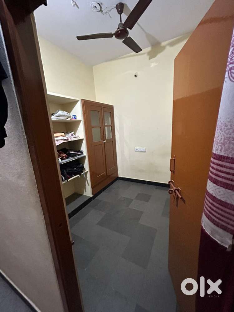 Two Rooms, Two Beds, One Kitchen, Gas, Induction, Three Fans