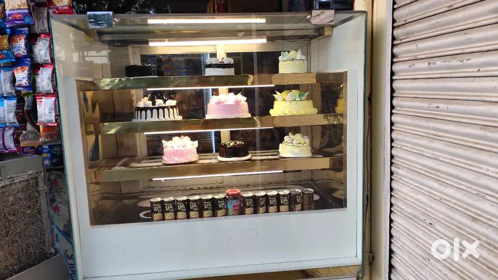 Cake counter fridge
