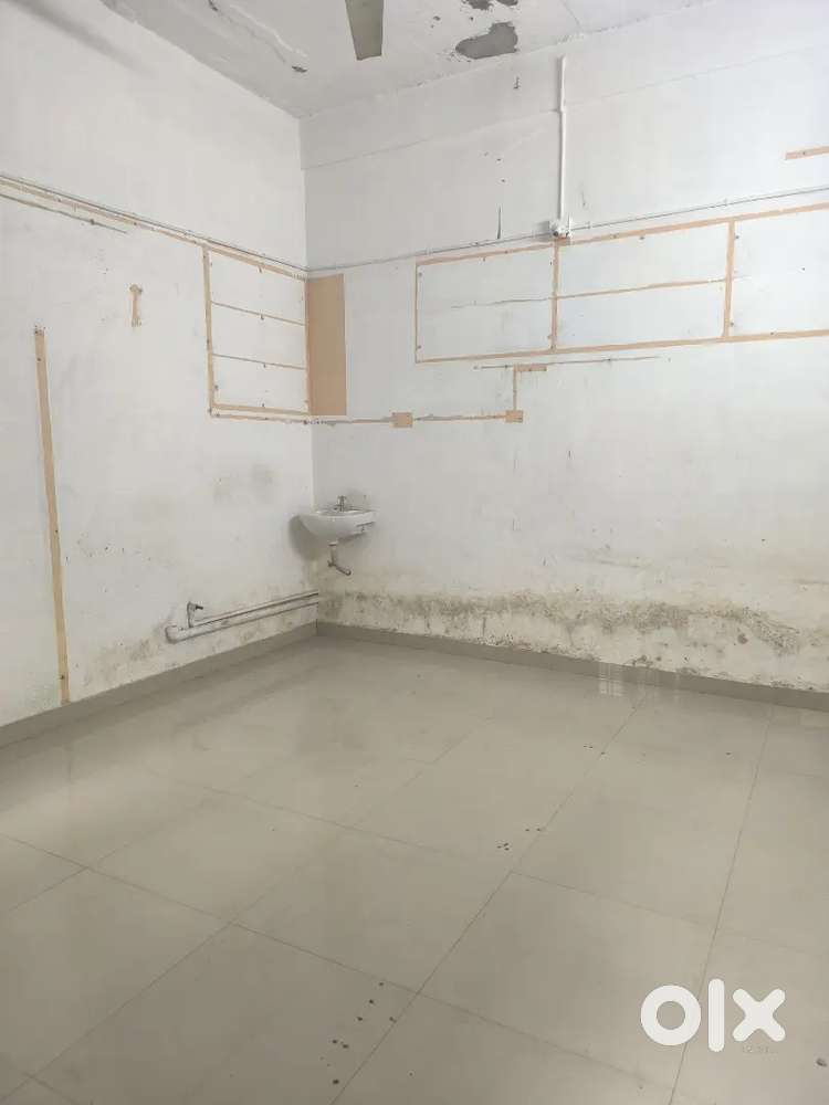 150 sqf groundfloor side portion suitable for small shop or office