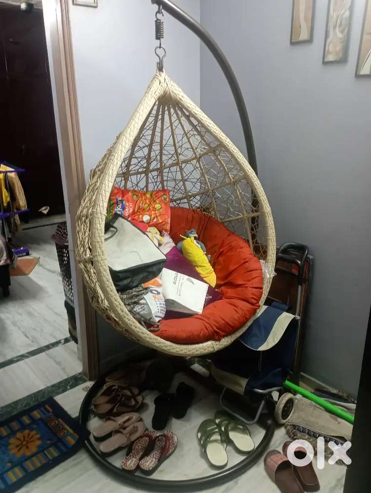 Hanging bench
