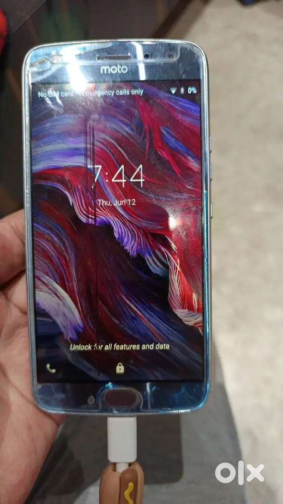 Moto X4 Available 4gb/64 gb with original charger & other accessories